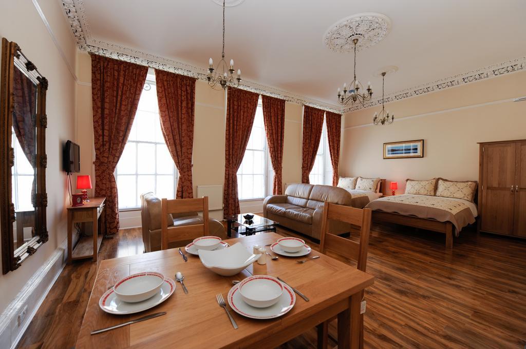Edinburgh City Suites Номер фото